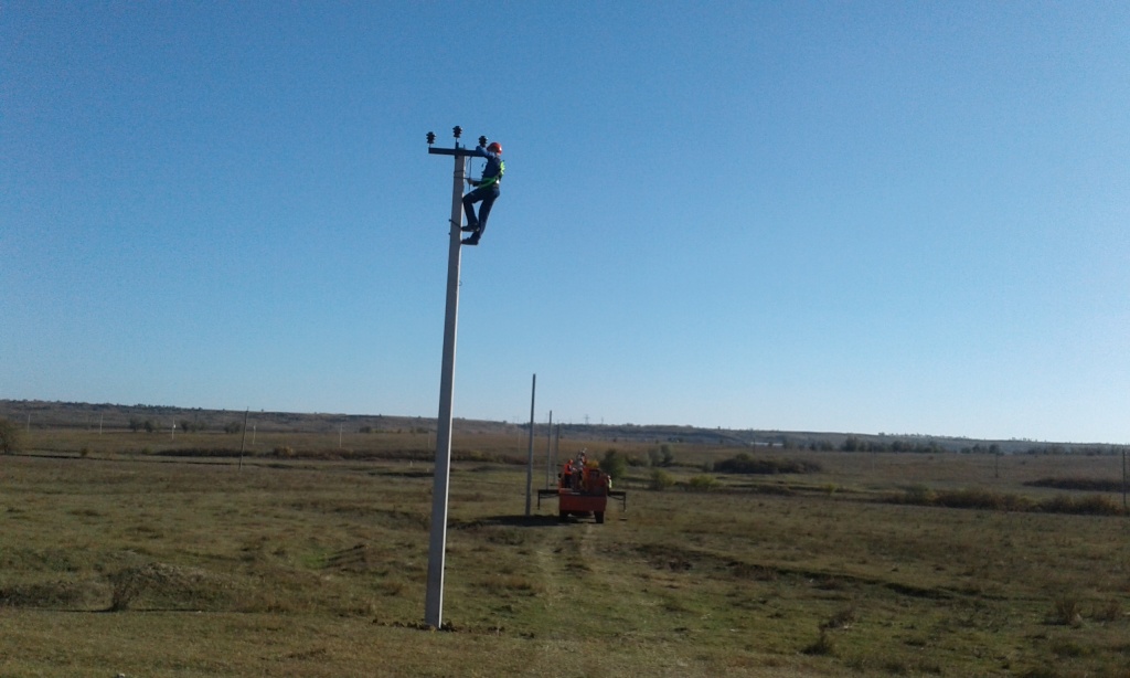 Монтаж и установка траверс на стойках ВЛ-10кВ.jpg